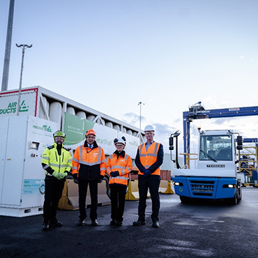 Hydrogen-fuelled tractor at the Port of Immingham